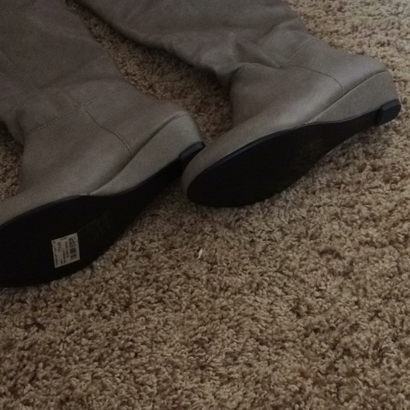 Tan boots! - Picture 2 of 3